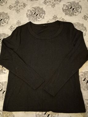 XL: 🖤 Tahari Ribbed Long Sleeve Tees